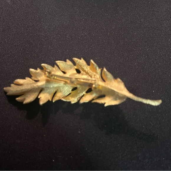 Vintage CORO 1961 Gold Tone Modernist LEAF BROOCH-NR - Picture 6 of 6